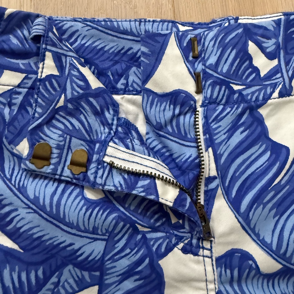 Vineyard vines blue banana leaf chino shorts - Picture 2 of 13